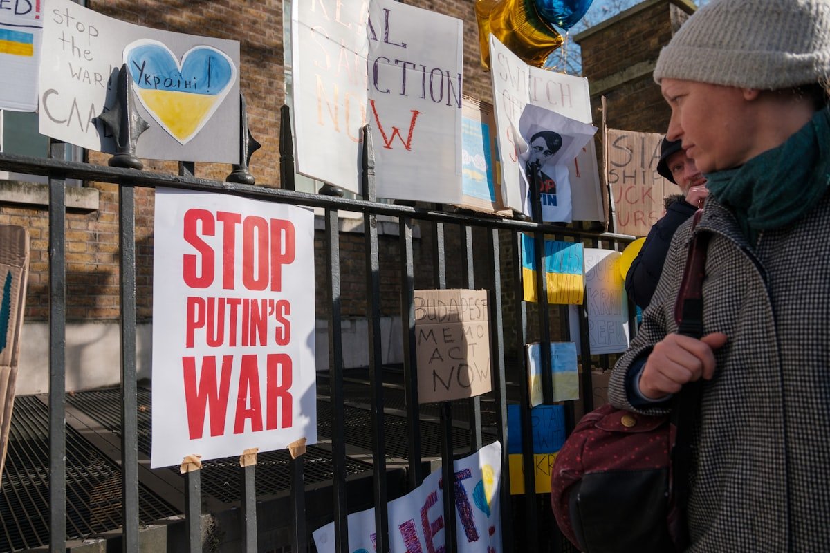 Trump Voices Frustration with Putin, Shortens Ceasefire Deadline for Russia in Ukraine - Ukrainian Protests Continue into the weekend for now it's 4th day, with actions happening on Whitehall and outside the Russian Embassy in Notting Hill