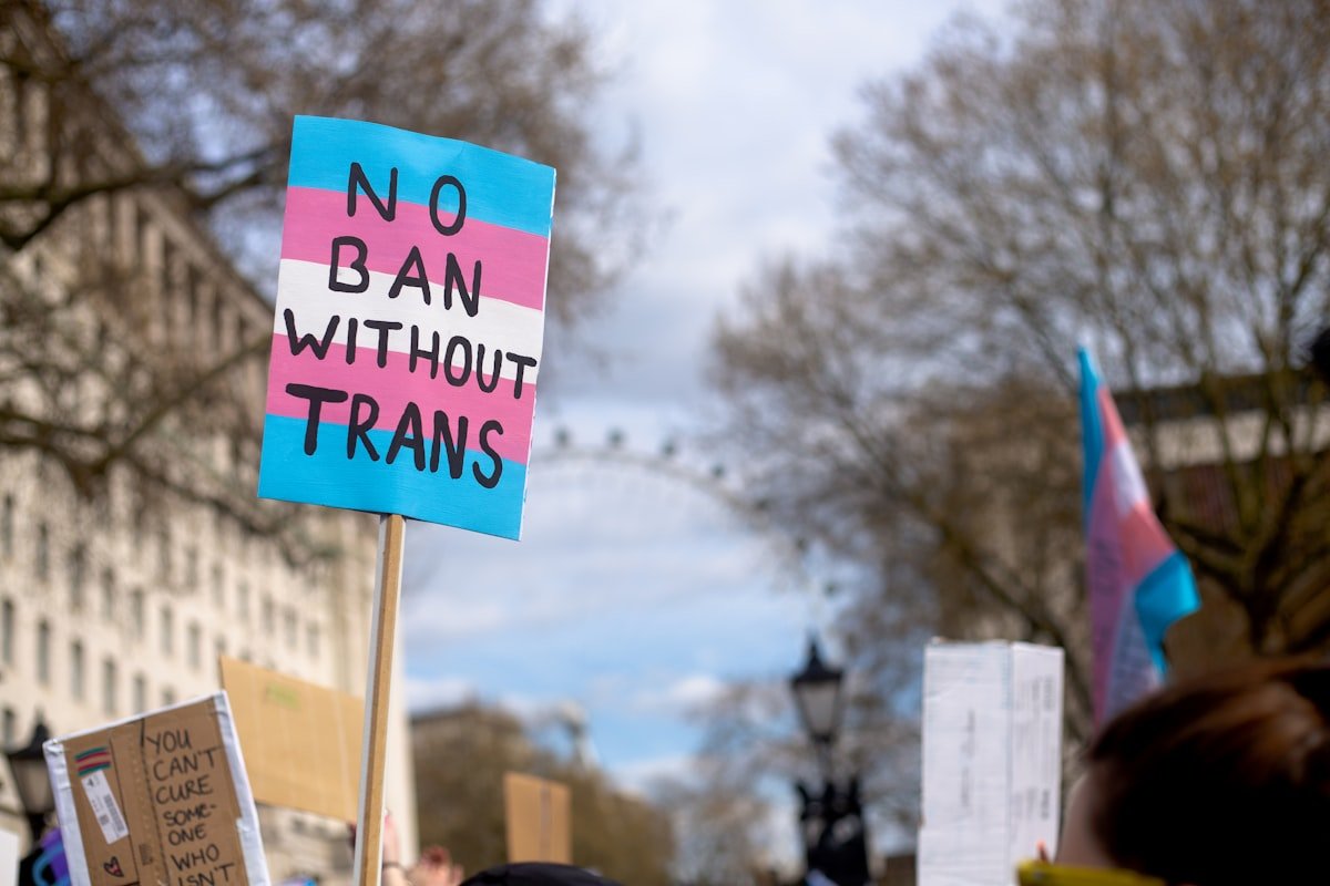 US appeals court rejects challenge to Washington laws on transgender youth care - “Ban conversion therapy for all“ - The Trans Rights Protest London, April 2022