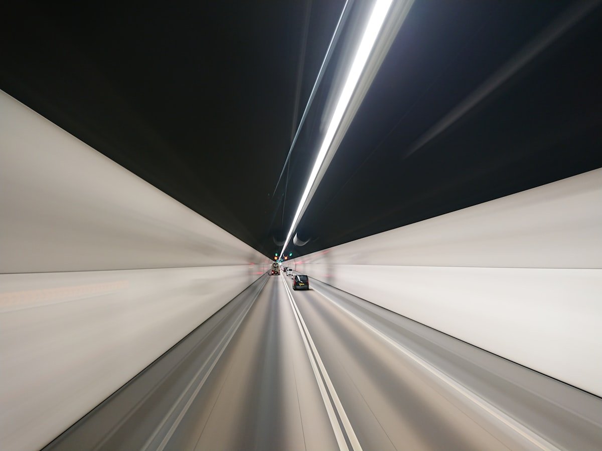 Dubai opens a new 800-meter tunnel to reduce travel time on a major street - None