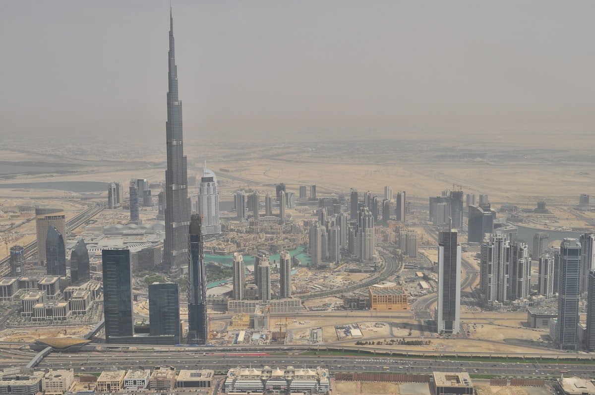 Dubai Police arrest two fraudsters exploiting bank accounts and digital wallets - Enormous skyscraper