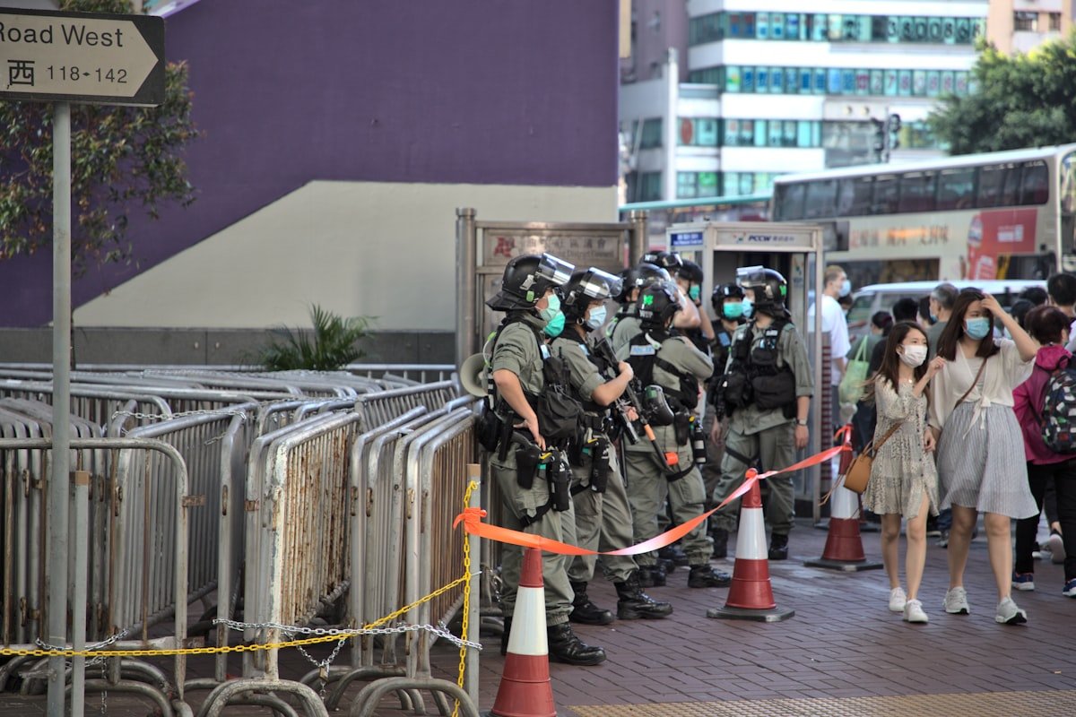 National guard begins deploying on DC streets after Trump police takeover - At the 30.04.2020 afternoon police is standing in front of Prince Edward Station.
