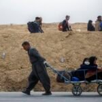 Thousands more Afghans are affected by a second data breach. - پیاده‌روی اربعین به حرکت شمار زیادی از مسلمانان شیعه به سمت شهر کربلا، در جنوب بغداد، به منظور جمع شدن همهٔ آن‌ها در چهلمین روز پس از سالگرد کشته شدن حسین بن علی، سومین امام شیعیان در واقعهٔ عاشورا گفته می‌شود. پیاده‌روی اربعین در زمان حکومت صدام حسین ممنوع بود. این مراسم میلیونی یکی از قدرتمندترین نمادهای همبستگی میان جهان تشیع است. در گردهمایی اربعین از جمله گروه‌های مسلمانان شیعه، مسلمانان سنی، مسیحی، ایزدی و دیگر آیین‌ها هم در آن حضور داشته‌اند. این رویداد بزرگترین گردهمایی سالانهٔ مذهبی در جهان است. (تصاویر پیاده روی اربعین در مرز مهران)
