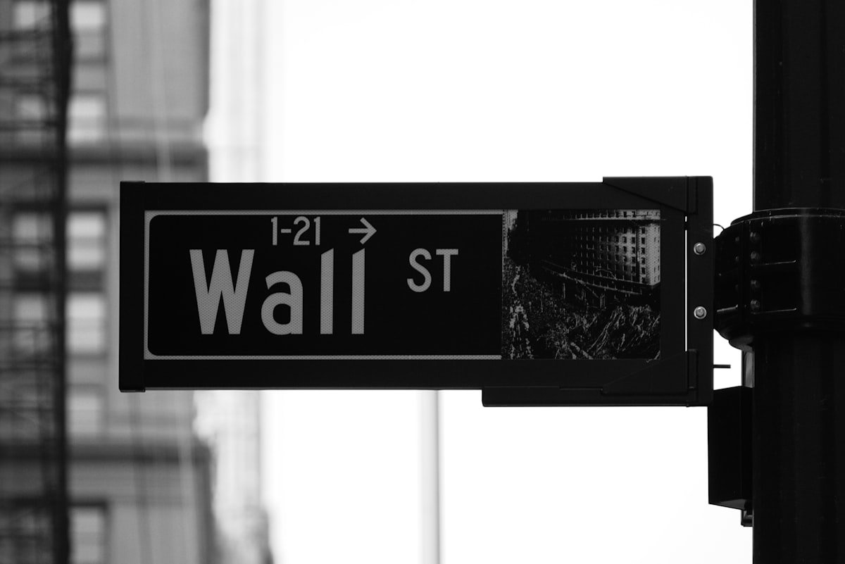 Wall Street Slumps on Weak Hiring Data and New Tariffs - Meet me on Wall St